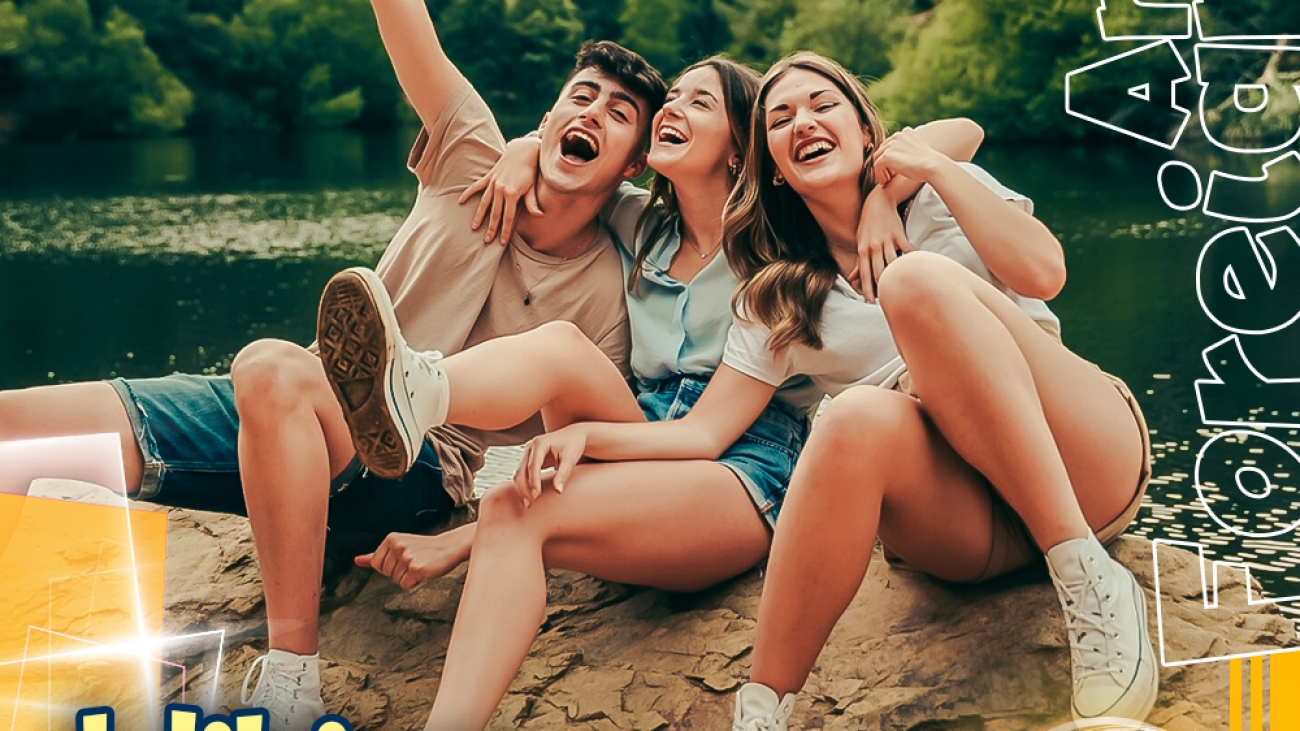 Hiking Beside Sea 🌳🌳